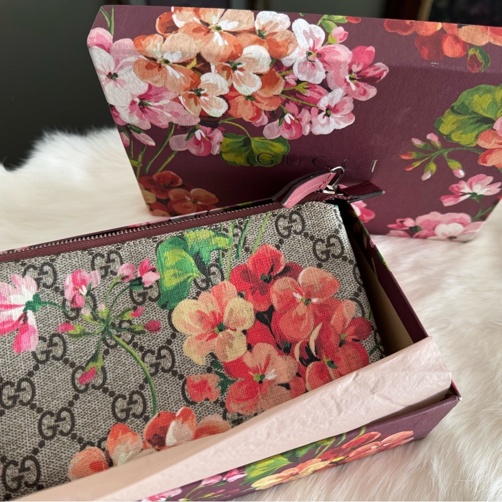 Gucci Blooms NIB Pouch- Pink and Green
